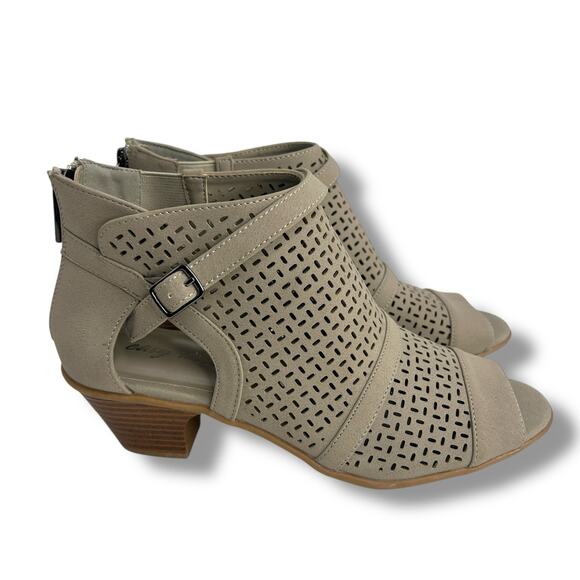 NEW Easy Street Carrigan Sandals Taupe Cut out Booties Open Toe Block Heel Shoes - Picture 12 of 13